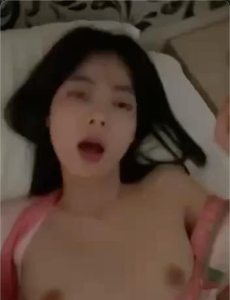 上海电力大学社团主席不雅视频流出 性欲旺盛约炮上瘾 外头当母狗被狠狠抽插 被男友发现后怒爆私拍外流泄密 - 桃子AV